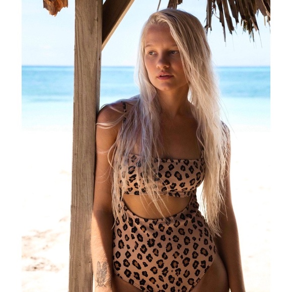 🔥🔥BILLABONG - WILD WAYS ONE PIECE🔥🔥 - Picture 3 of 12